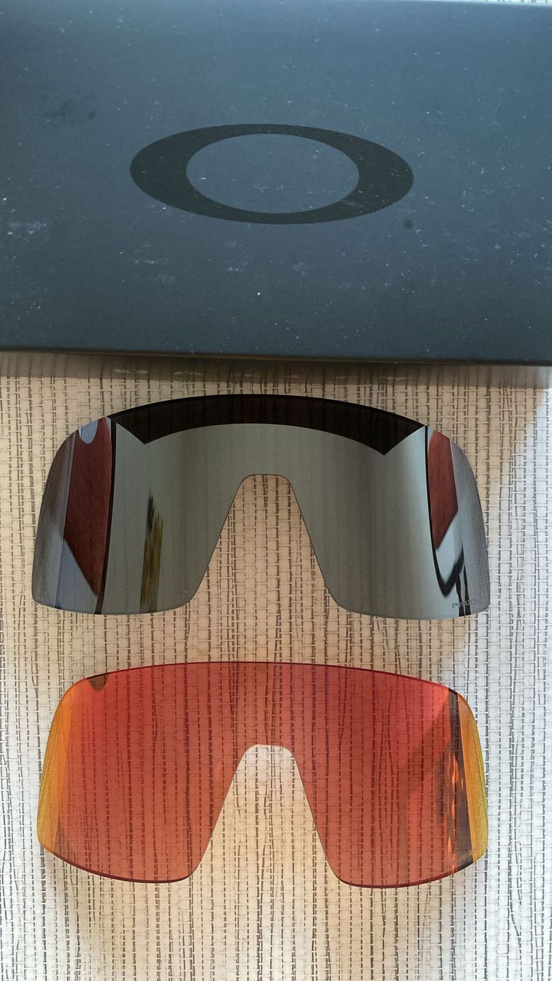 Náhradní skla Oakley Sutro Small PRIZM Trail Torch a Oakley Sutro Small PRIZM Black
