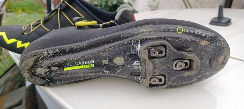 Prodám silniční tretry Northwave Extreme RR vel.42