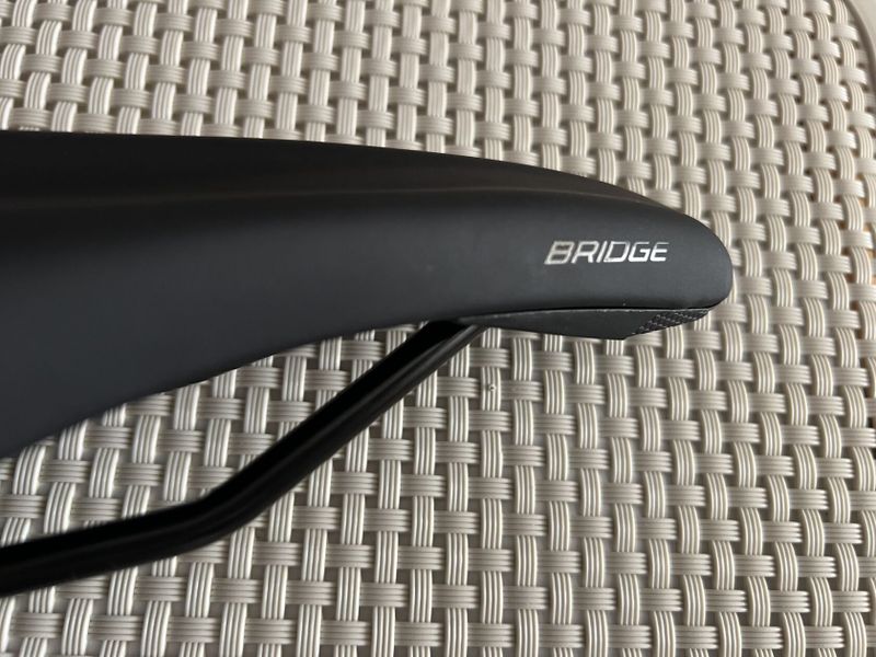 Sedlo specialized bridge