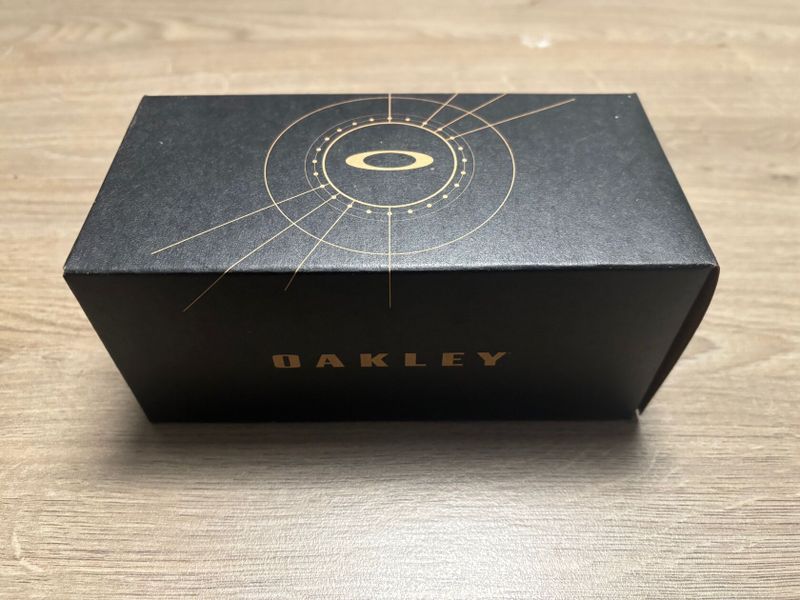 Sportovní brýle Oakley Sutro