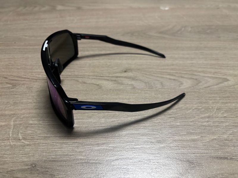 Sportovní brýle Oakley Sutro