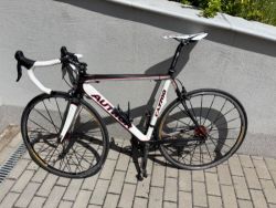Silniční kolo Author CA 7700 – Shimano Ultegra, karbon, 6,9 kg