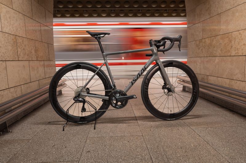 Isaac Element (2024), Ultegra Di2, FFWD Ryot 55, vel. 56 / L (3D Sedlo, Powermeter 4iii)