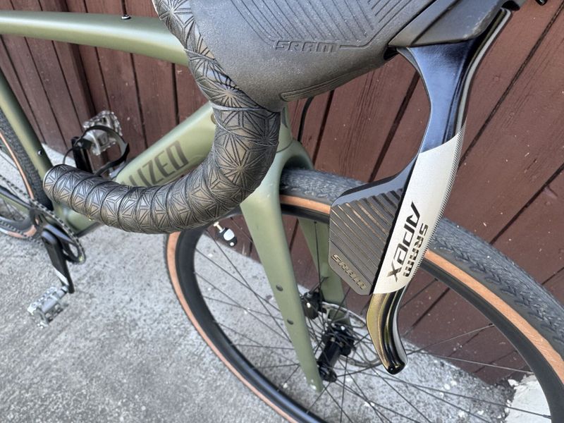 Nove gravel kolo model 2025 vel.52 sram eTap najeto 50km