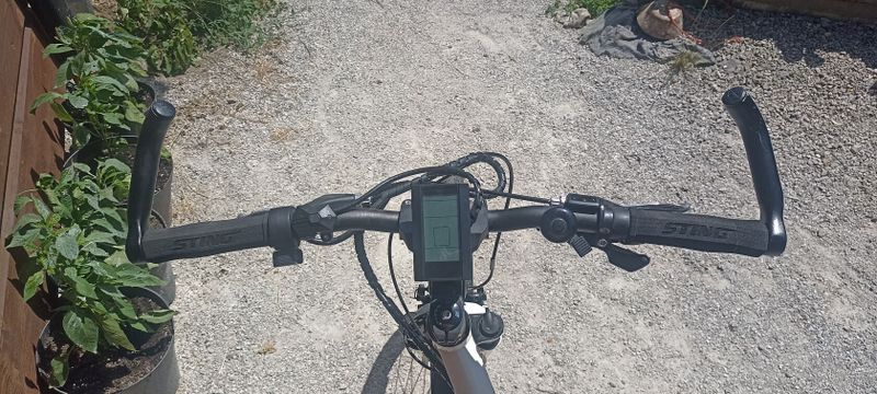 Trekingové elektrokolo Genesis Nevada