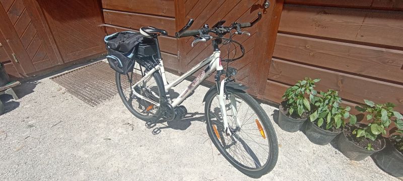 Trekingové elektrokolo Genesis Nevada