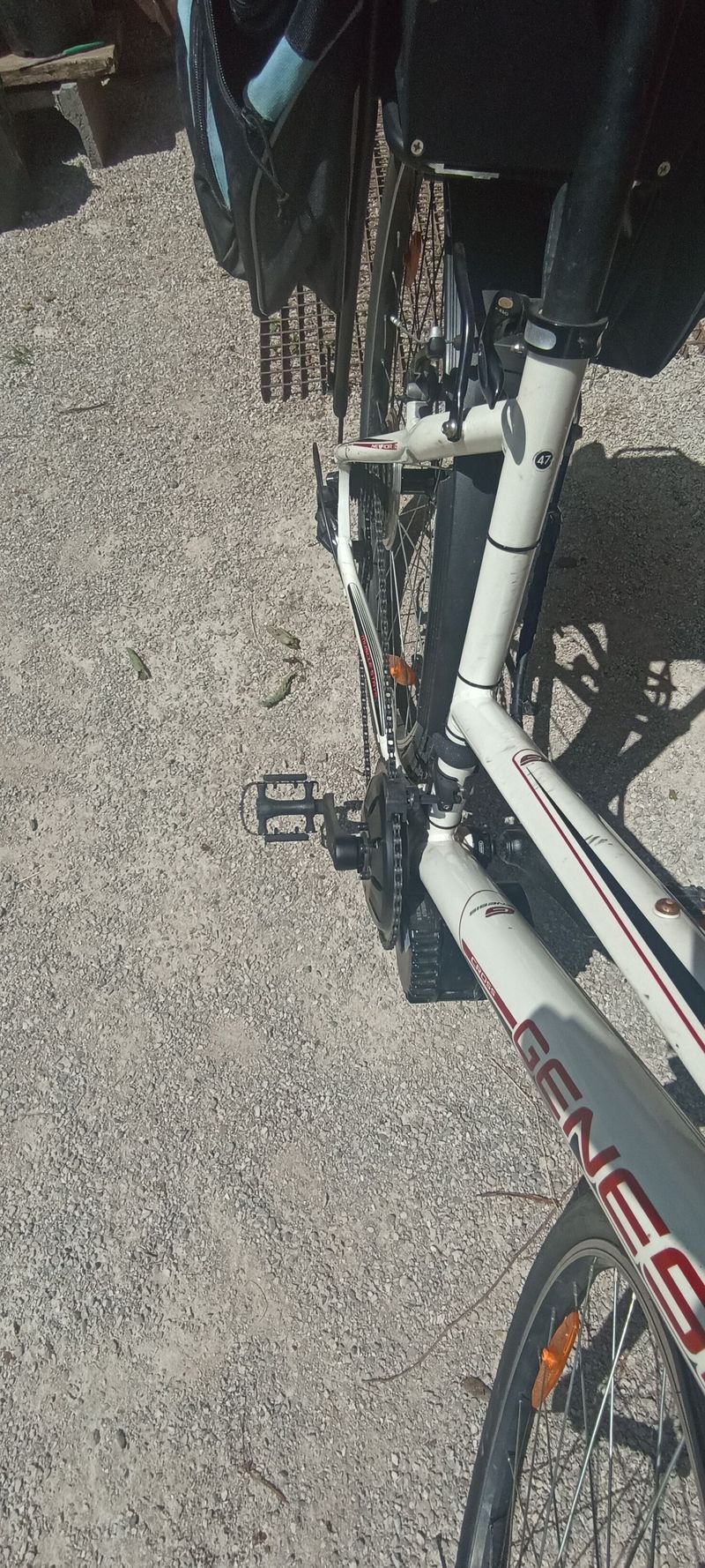 Trekingové elektrokolo Genesis Nevada