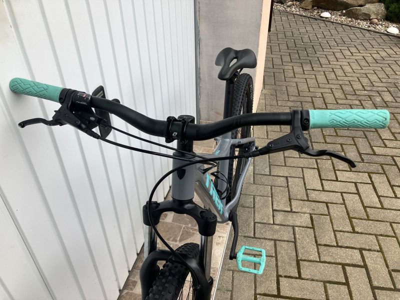 TREK 27,5
