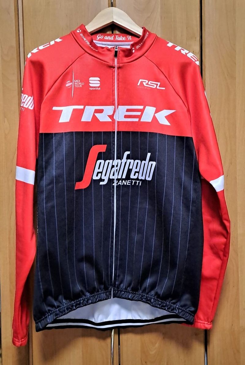 Cyklistické fleecové oblečení s nápisy TREK