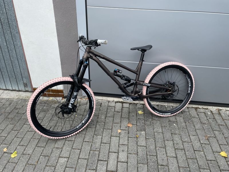 Commencal Clash 2024