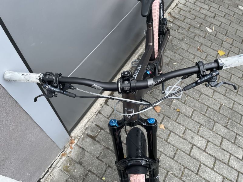 Commencal Clash 2024