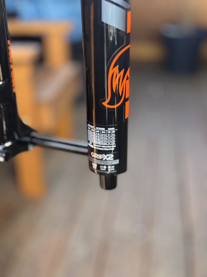 FOX 38 FLOAT FACTORY GRIP X2