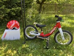 🚲 WOOM 1 + helma XS + surfboard – TOP stav, ideální první odrážedlo