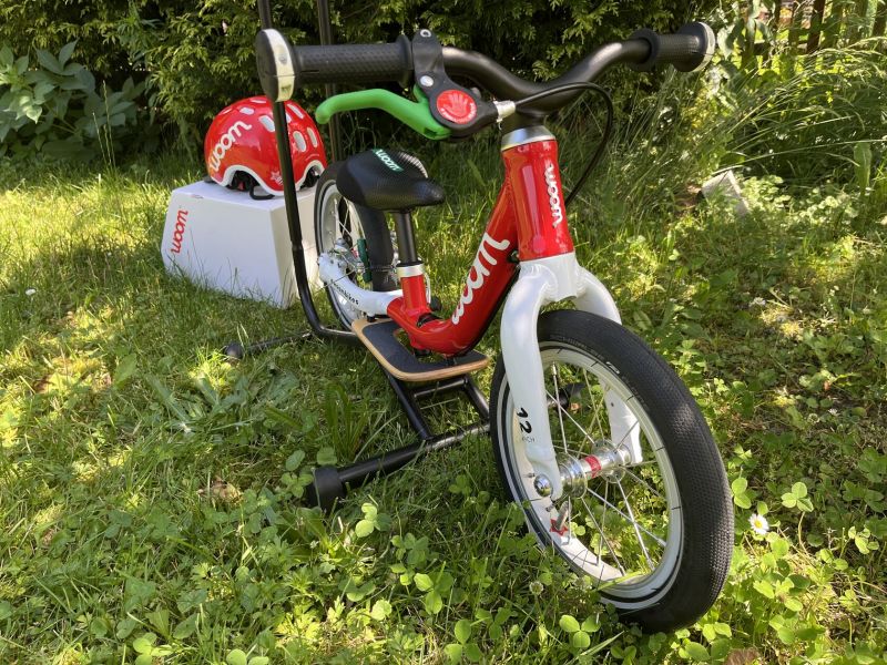 🚲 WOOM 1 + helma XS + surfboard – TOP stav, ideální první odrážedlo