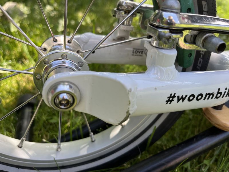 🚲 WOOM 1 + helma XS + surfboard – TOP stav, ideální první odrážedlo