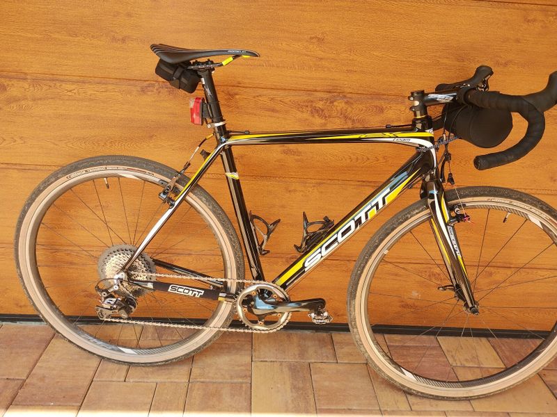 Scott team CX -stavba na novém rámu , najeto 200km