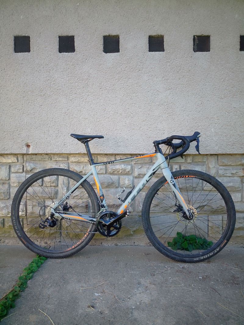 Kellys Soot 30 shimano 105