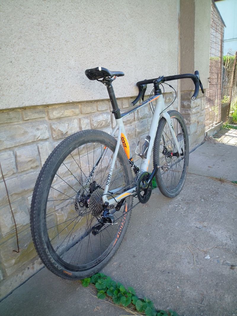 Kellys Soot 30 shimano 105