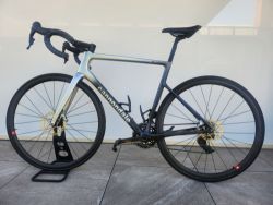 Cannondale Super Six Evo, hy mod, Sram Red AXS, super lehké