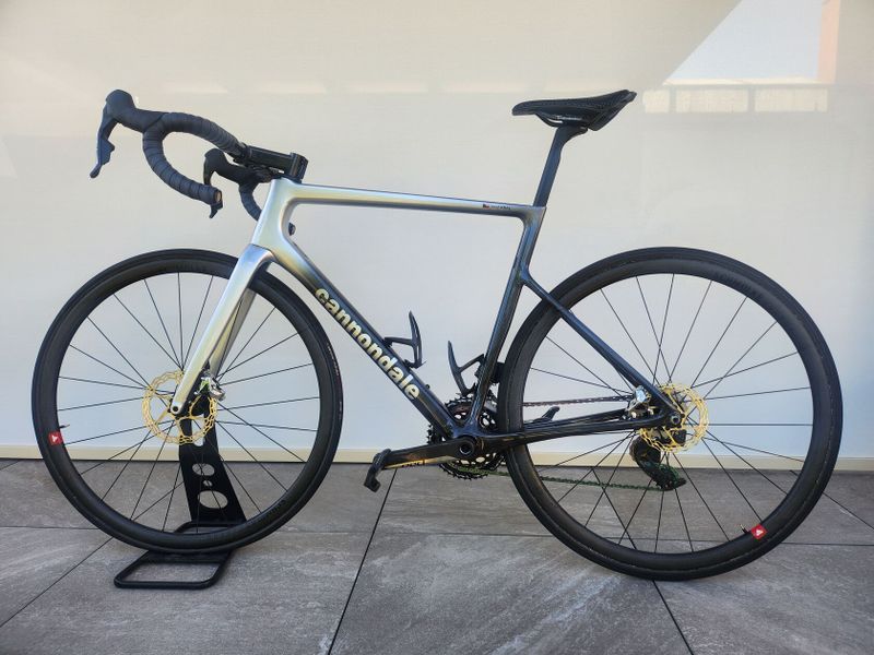 Cannondale Super Six Evo, hy mod, Sram Red AXS, super lehké