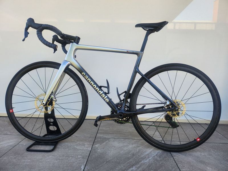 Cannondale Super Six Evo, hy mod, Sram Red AXS, super lehké