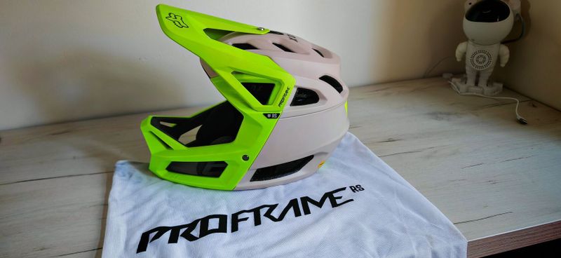 FOX Proframe RS Mips, MTB helma, přilba