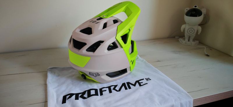 FOX Proframe RS Mips, MTB helma, přilba