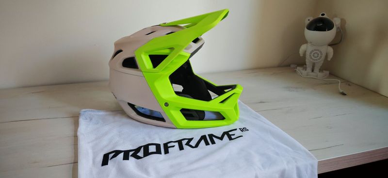 FOX Proframe RS Mips, MTB helma, přilba