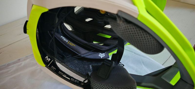 FOX Proframe RS Mips, MTB helma, přilba