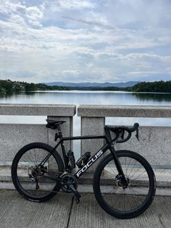 karbonove silnicni kolo Focus Izalco Race Carbon 2020