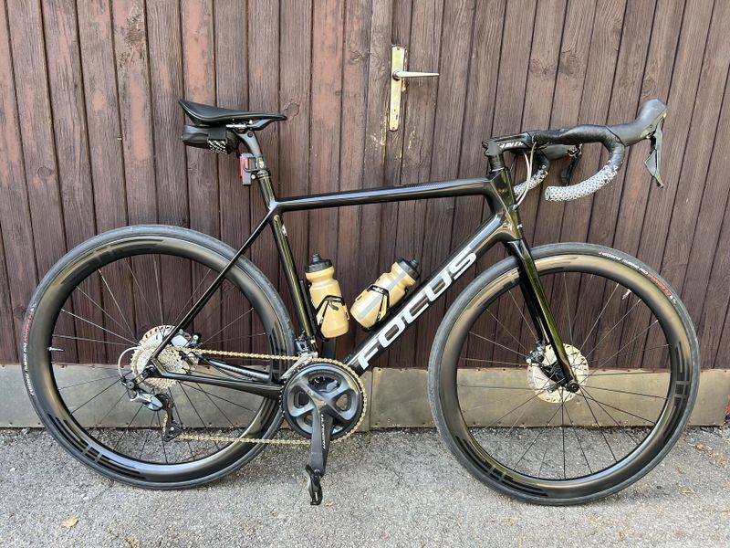 karbonove silnicni kolo Focus Izalco Race Carbon 2020