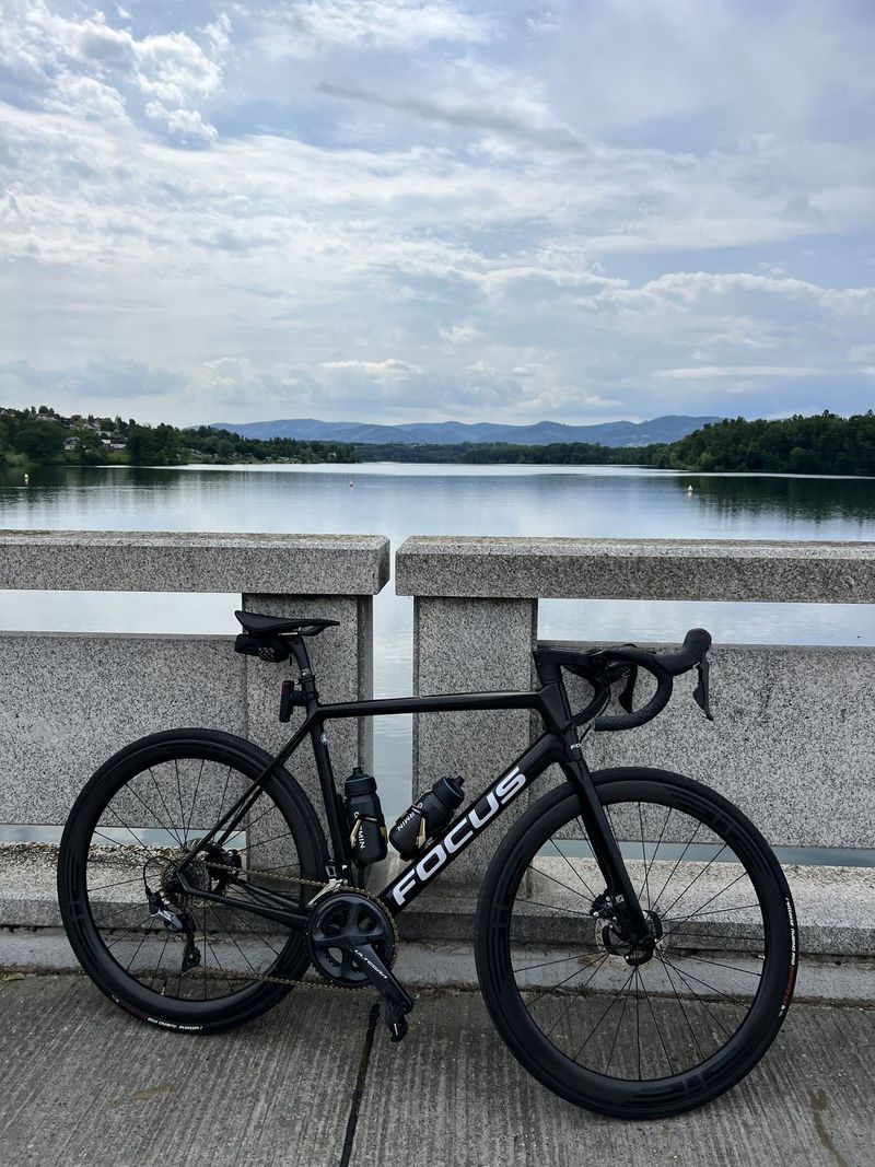 karbonove silnicni kolo Focus Izalco Race Carbon 2020