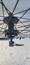 ZAPLETENÁ KOLA NÁBOJ SHIMANO-PRŮMYSLOVÁ LOŽISKA 6DĚR+RÁFEK MACH1 NEURO