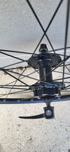 ZAPLETENÁ KOLA NÁBOJ SHIMANO-PRŮMYSLOVÁ LOŽISKA 6DĚR+RÁFEK MACH1 NEURO
