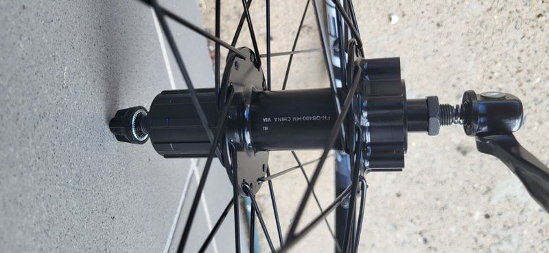 ZAPLETENÁ KOLA NÁBOJ SHIMANO-PRŮMYSLOVÁ LOŽISKA 6DĚR+RÁFEK MACH1 NEURO