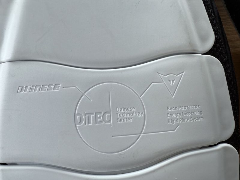 Dainese shield 7 evo