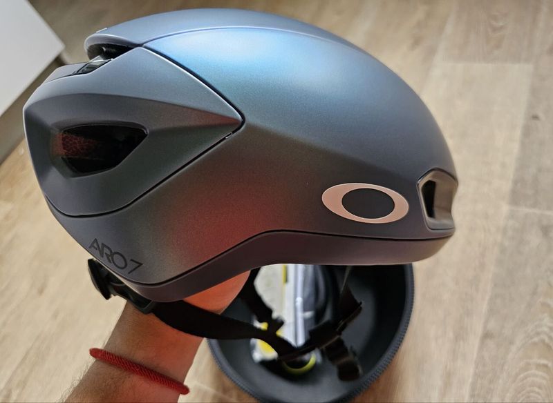 Kompletně nová helma Oakley ARO7 LITE MISP námořnická modř (M) 