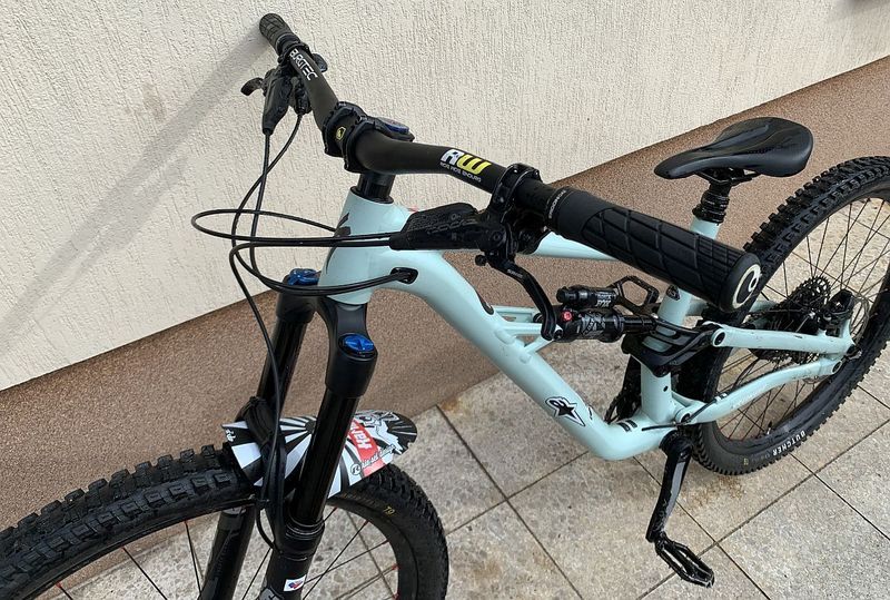 Prodám zánovní Specialized Status 160 mullet vel.M
