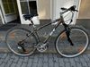 GT Nomad – pohodlné trekové kolo, rám 15", Shimano Acera