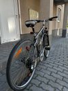 GT Nomad – pohodlné trekové kolo, rám 15", Shimano Acera