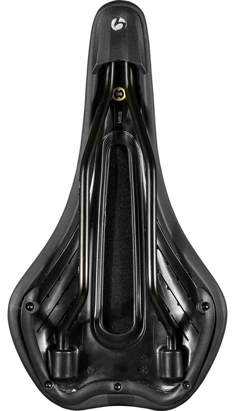Bontrager Arvada, austenitové ližiny, šířka 138 mm.