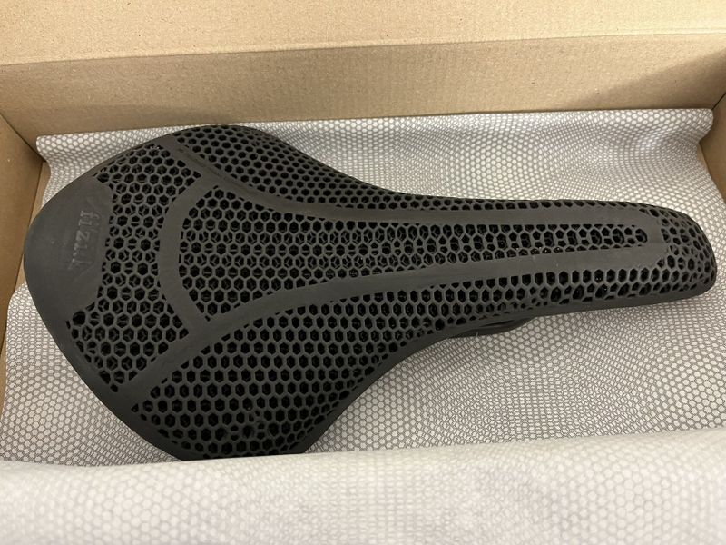 Prodám nové sedlo Fizik Tempo Aliante R1 Adaptive (3D), šíře 155mm