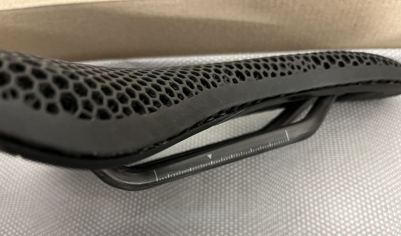 Prodám nové sedlo Fizik Tempo Aliante R1 Adaptive (3D), šíře 155mm