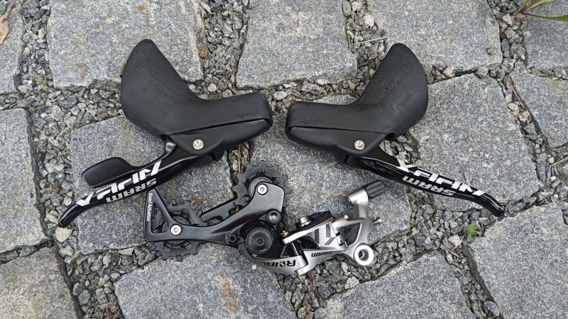 gravel sada SRAM 1x11 přehazovačka SRAM Rival 11 Type 3.0 a páky SRAM APEX HydroR