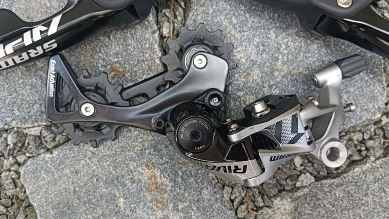 gravel sada SRAM 1x11 přehazovačka SRAM Rival 11 Type 3.0 a páky SRAM APEX HydroR