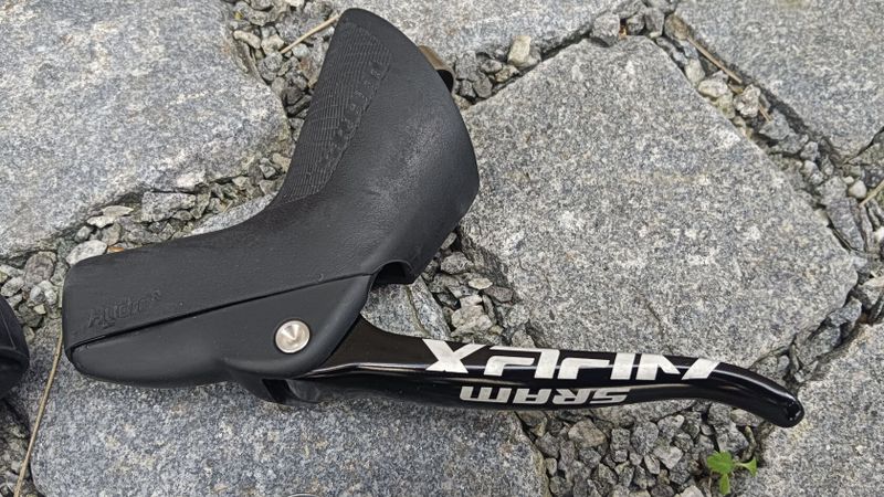 gravel sada SRAM 1x11 přehazovačka SRAM Rival 11 Type 3.0 a páky SRAM APEX HydroR