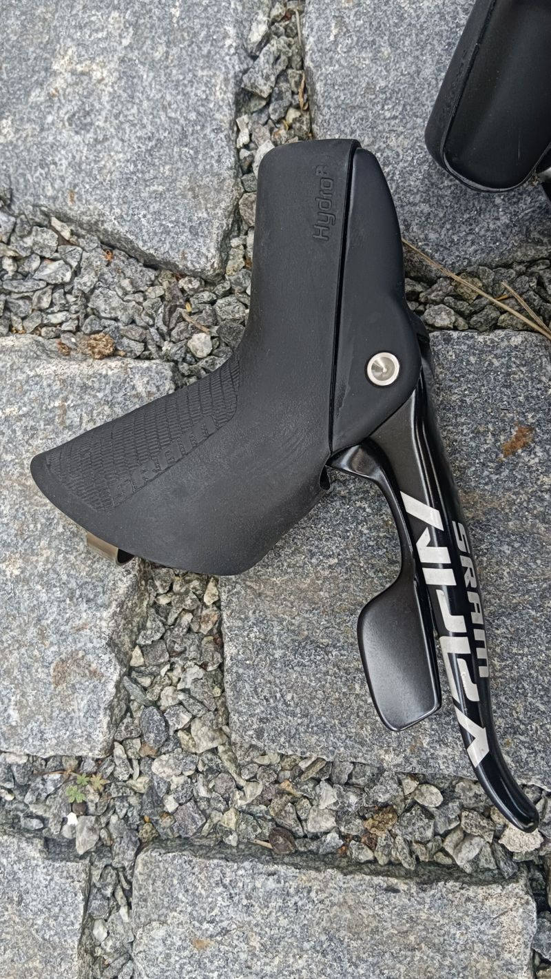 gravel sada SRAM 1x11 přehazovačka SRAM Rival 11 Type 3.0 a páky SRAM APEX HydroR