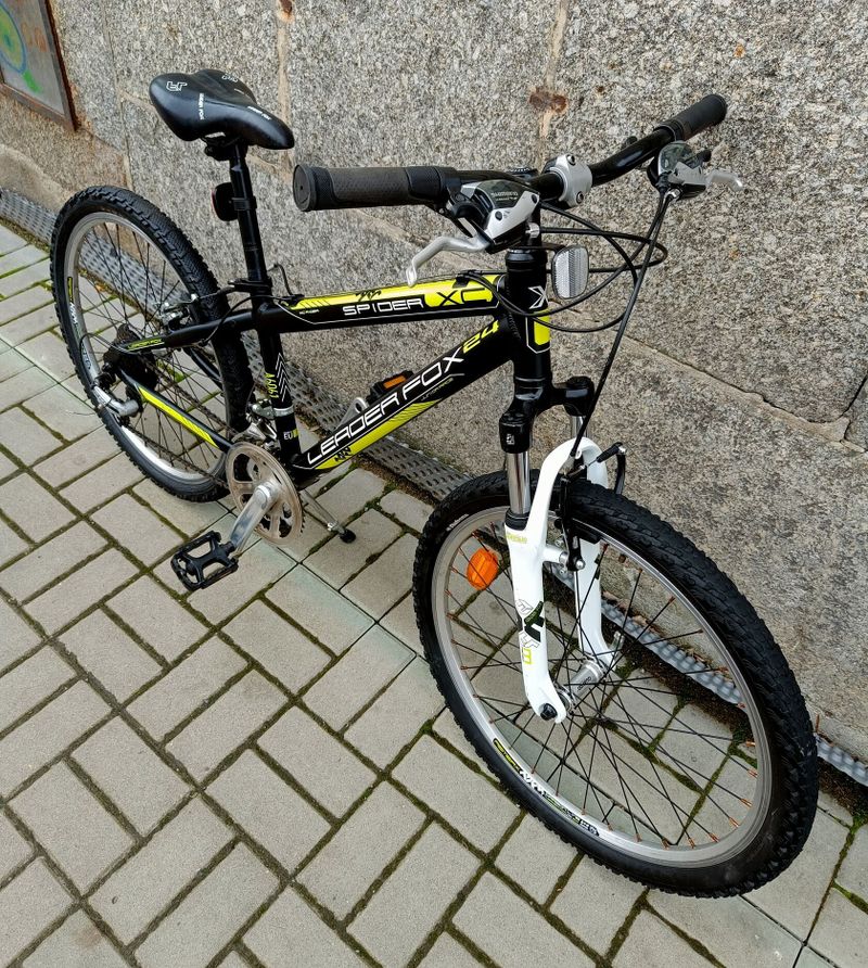 LEADER FOX SPIDER 24" ACERA + REVOSHIFT 3x7, SR SUNTOUR