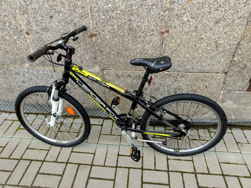 LEADER FOX SPIDER 24" ACERA + REVOSHIFT 3x7, SR SUNTOUR