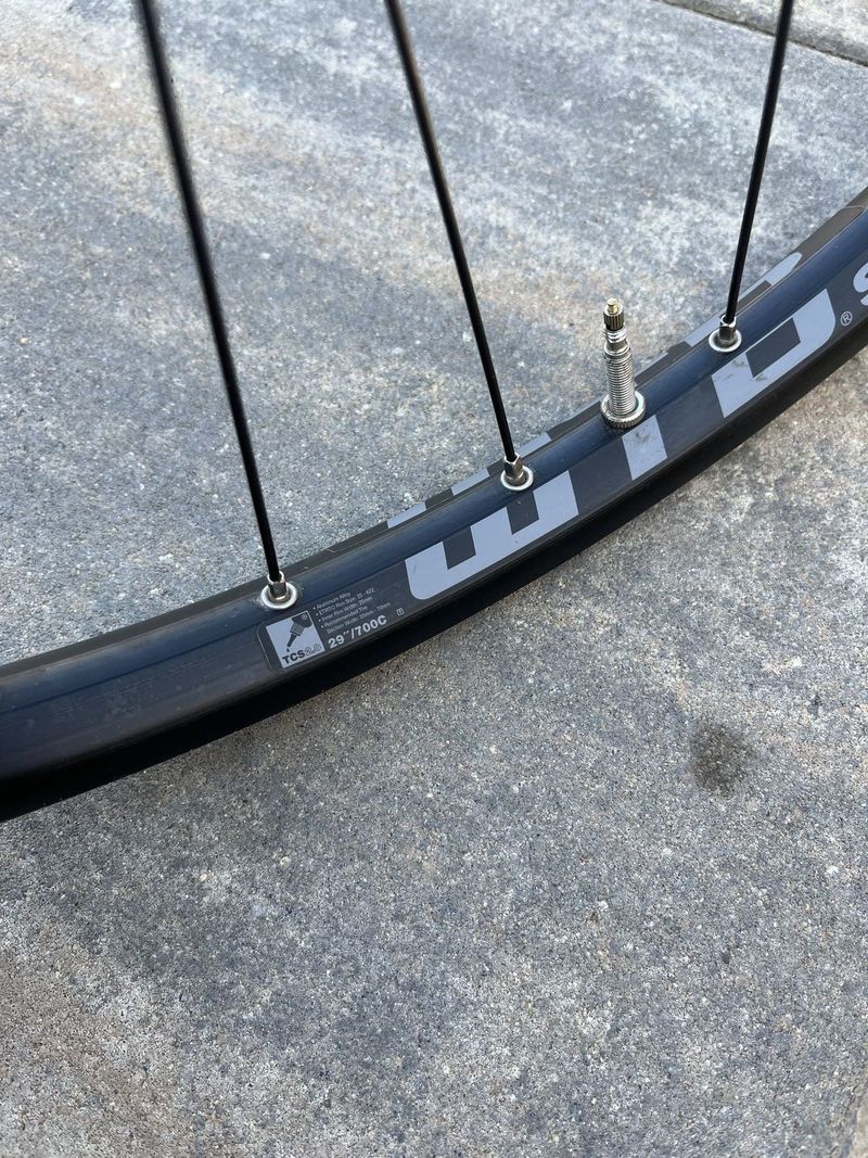 Kola wtb, náboje shimano